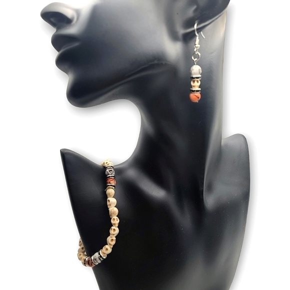 Handcrafted Set Of Stretchy Skull Bracelet & Earrings - Picture 12 of 13